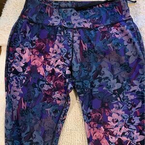 Danskin athletic capris/Size M (8-10)/ Beautiful print of purples,blues an black